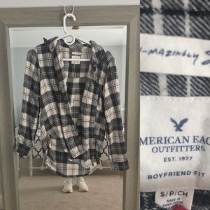American Eagle gray and white flannel